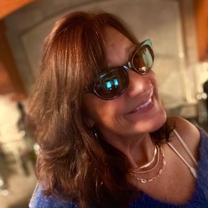 Meet your Posher, Dana